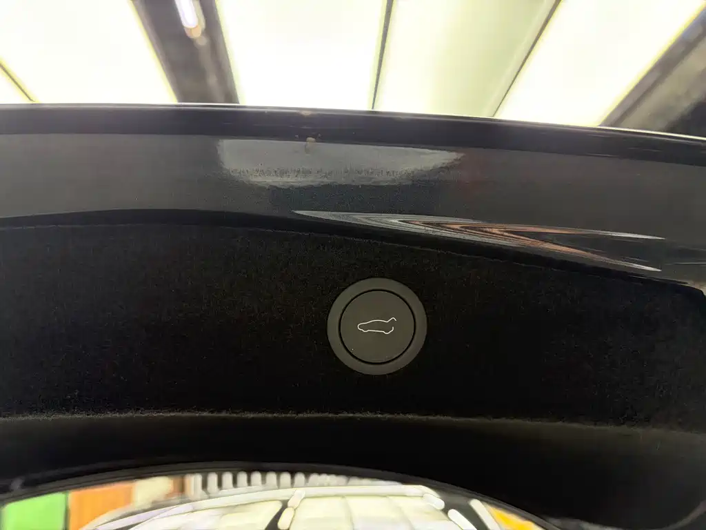 Tesla Model 3 — миниатюра 12