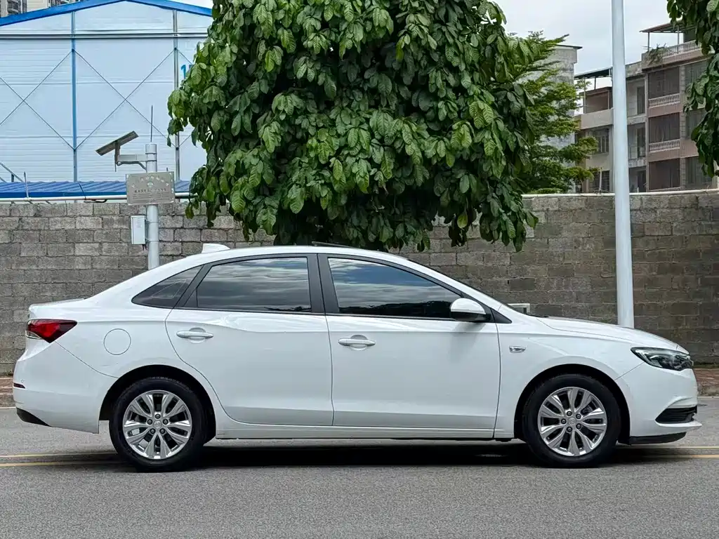 Buick Excelle — миниатюра 6