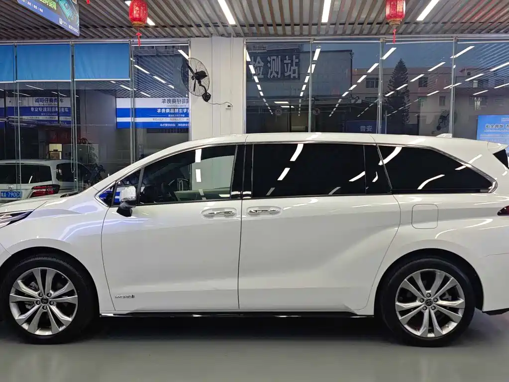 Toyota Sienna — миниатюра 4