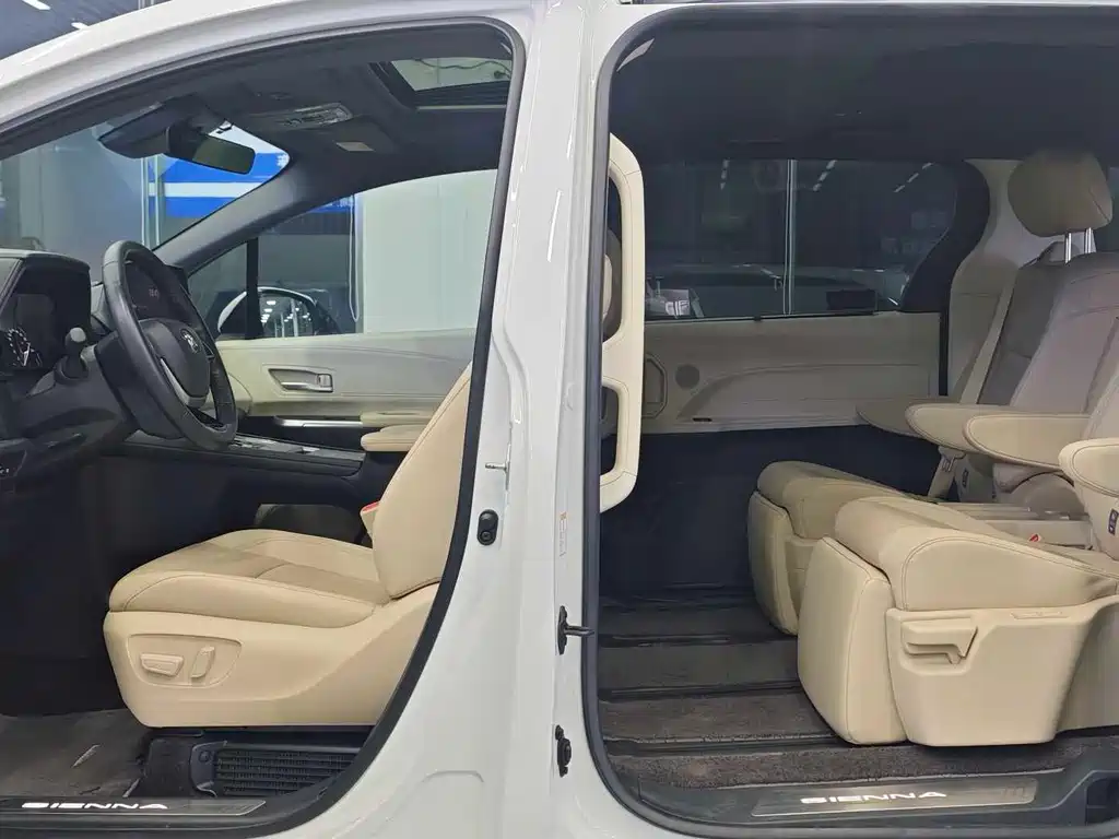 Toyota Sienna — миниатюра 5