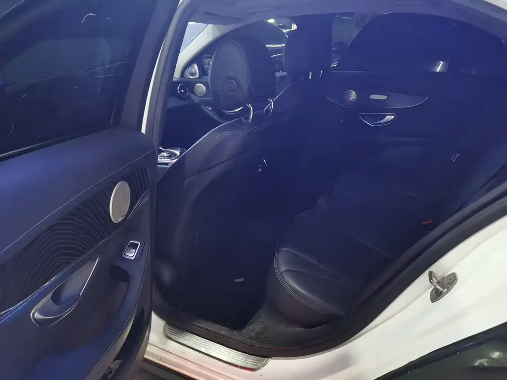 Mercedes-Benz C-Class — миниатюра 5
