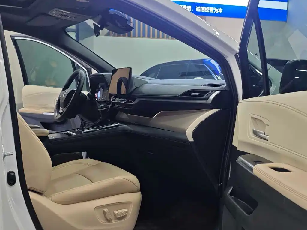 Toyota Sienna — миниатюра 9