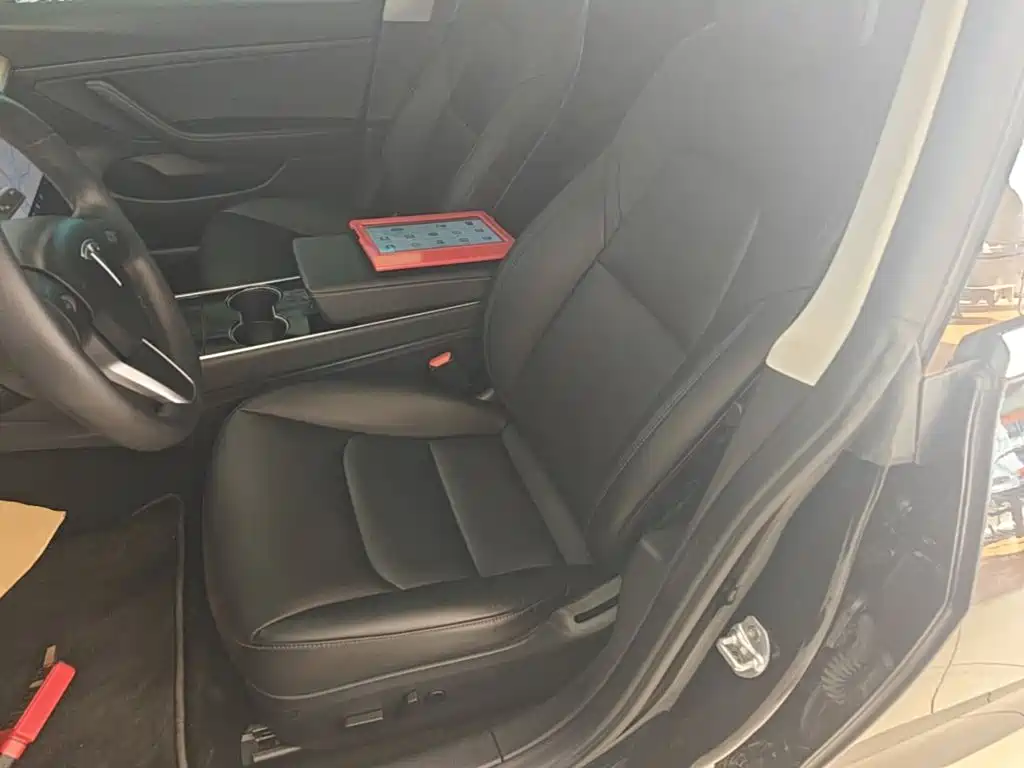 Tesla Model 3 — миниатюра 15