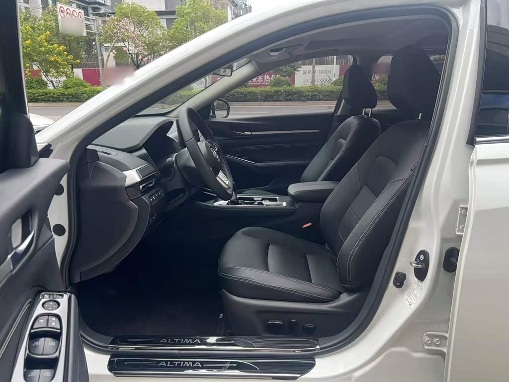 Nissan Teana 2.0 л 2024 г. Белый, пробег 25000 км
