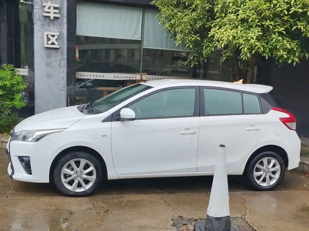 Toyota Yaris L — миниатюра 3