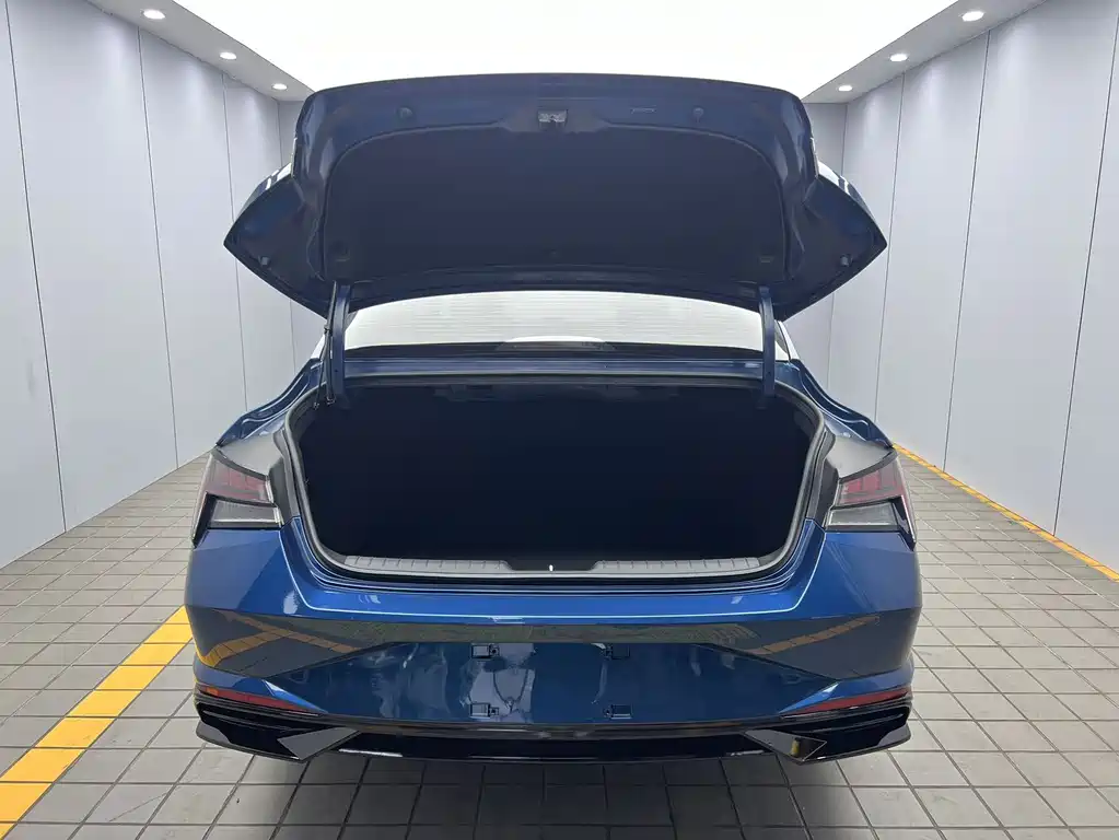 Hyundai Elantra — миниатюра 18