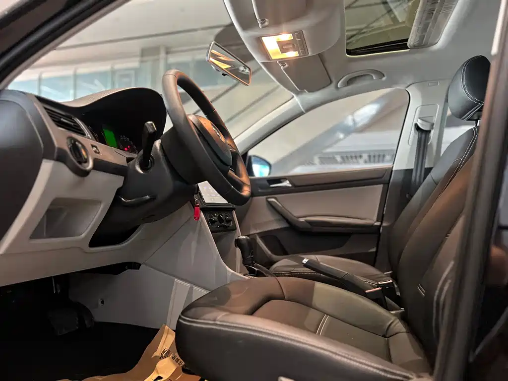Skoda Rapid — миниатюра 4