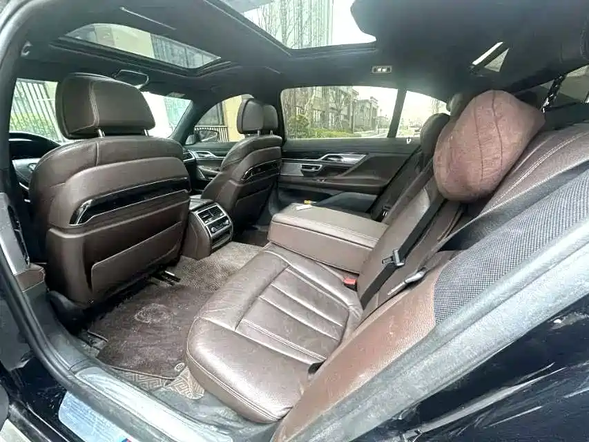 BMW 7 Series — миниатюра 5
