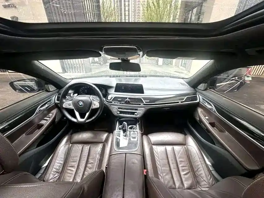 BMW 7 Series — миниатюра 6