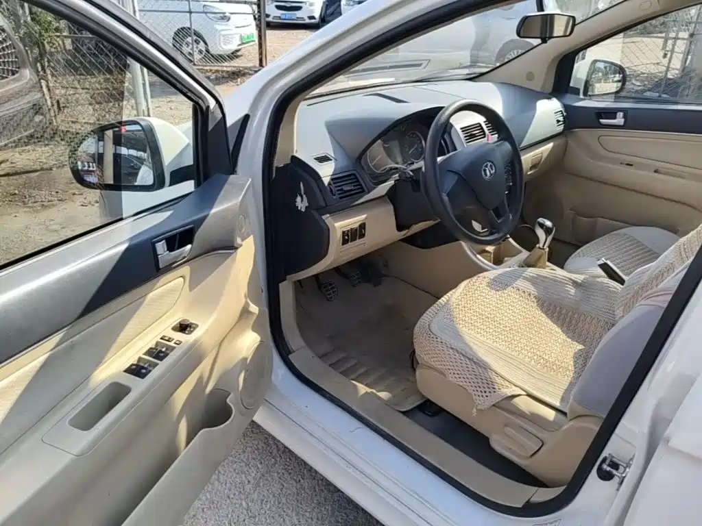 BAIC Senova D20 两厢 1.3L 手动乐天版, фото 16