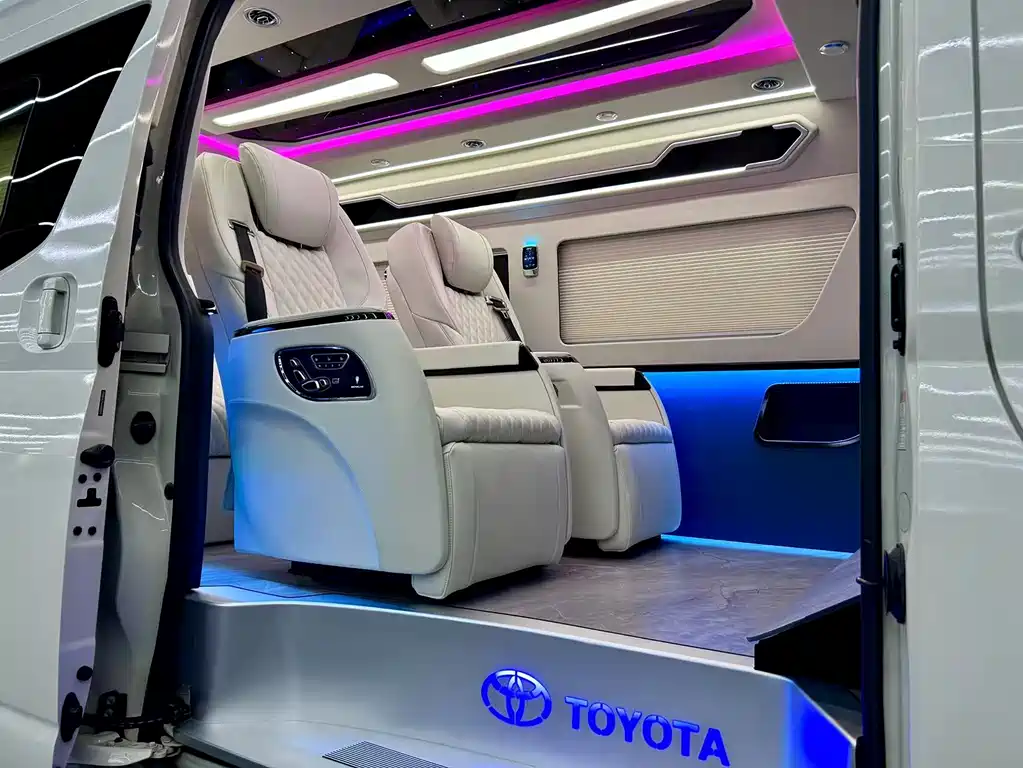Toyota HiAce 2021 3.5L AT