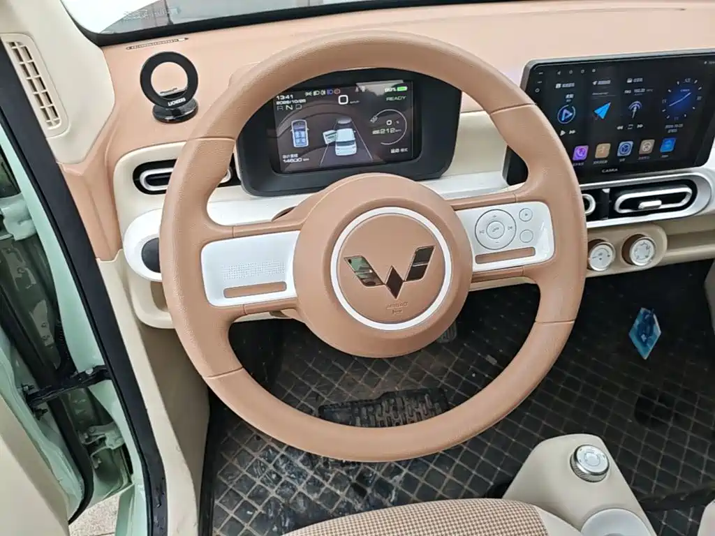 Wuling MINIEV — миниатюра 11