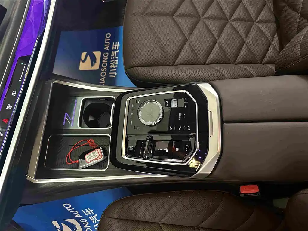 BMW 7 Series — миниатюра 10
