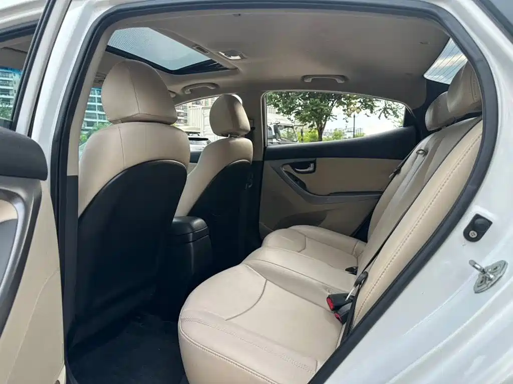 Hyundai Elantra Langdong — миниатюра 8