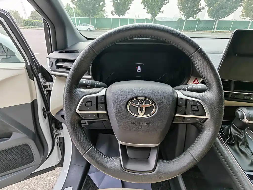 Toyota Granvia — миниатюра 17