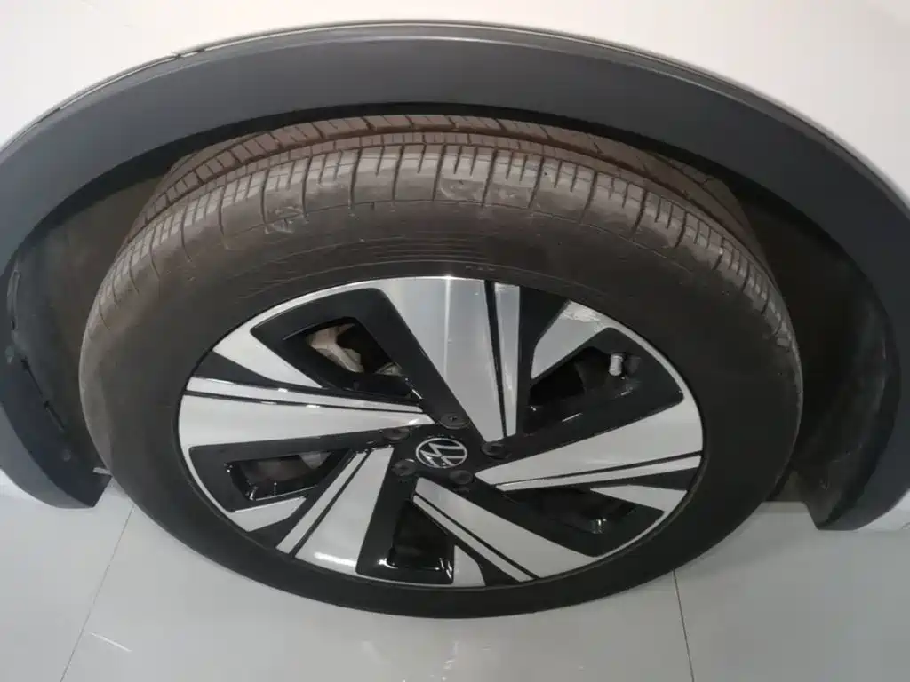 Volkswagen Tiguan L — миниатюра 23