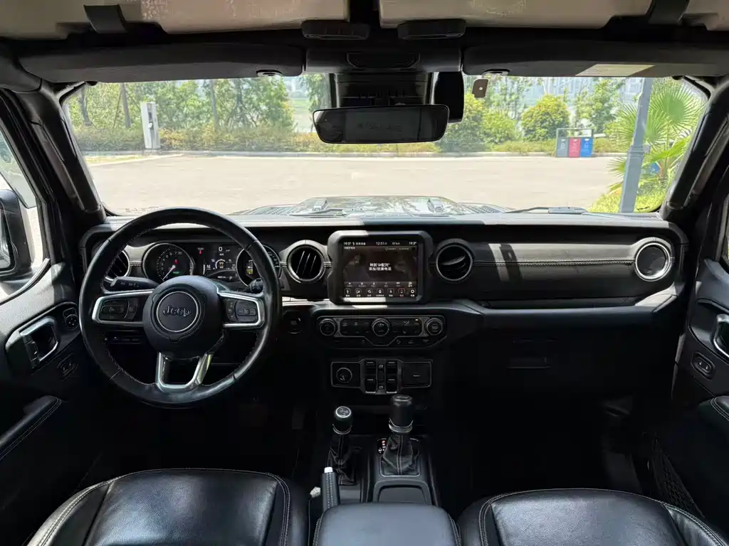 Jeep Wrangler PHEV — миниатюра 9