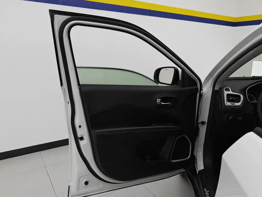 Jeep Compass — миниатюра 7