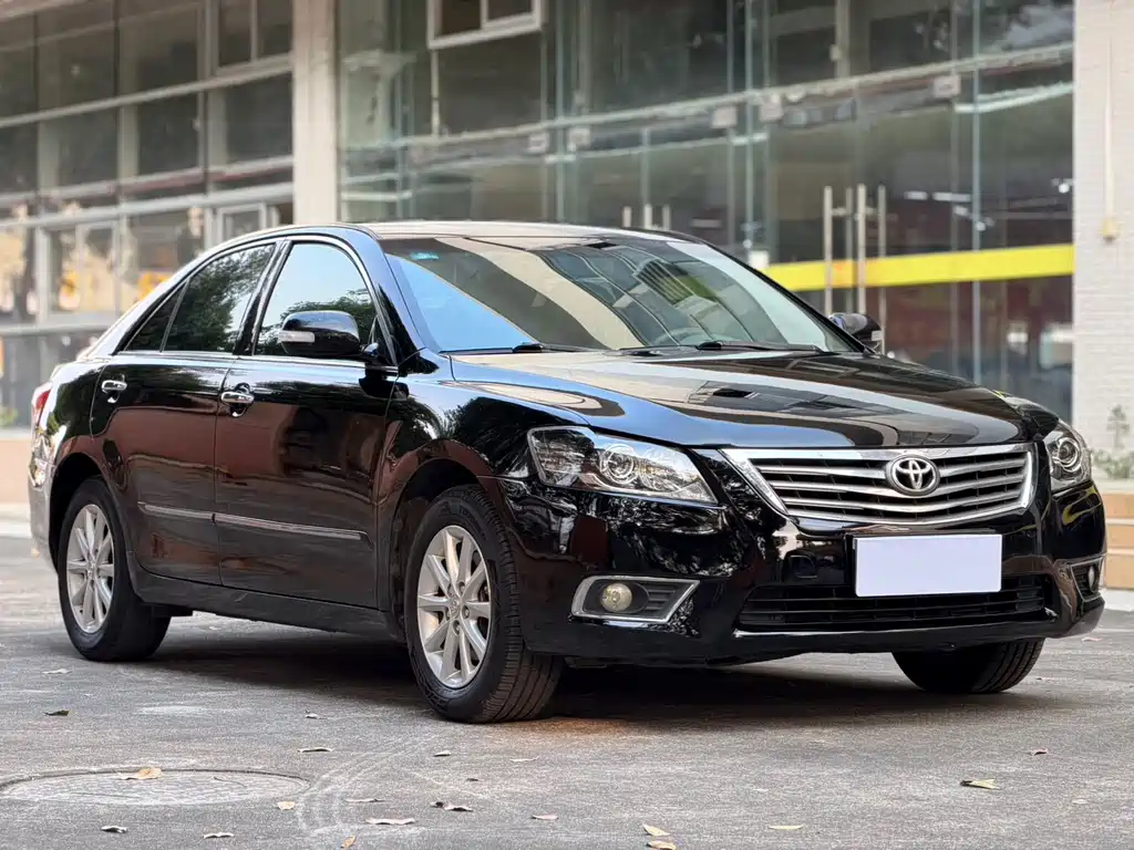 Toyota Camry — миниатюра 3