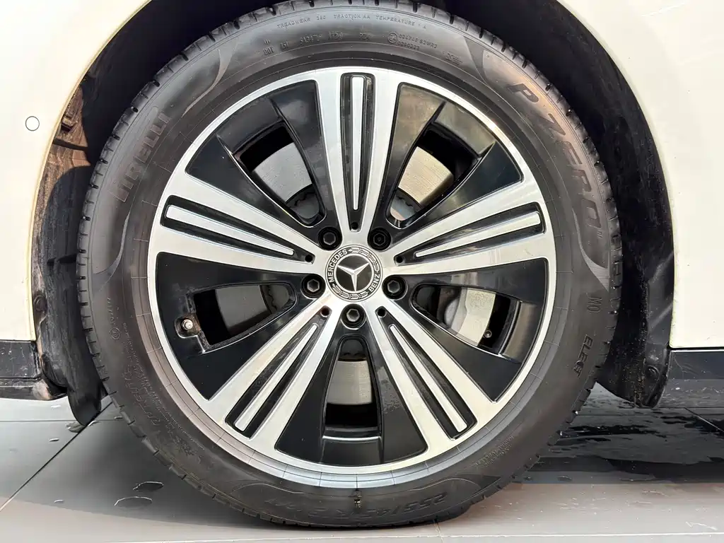 Mercedes-Benz EQE — миниатюра 17