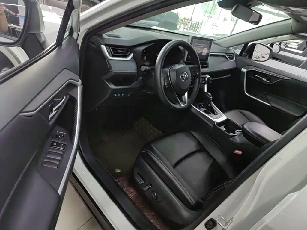 Toyota RAV4 — миниатюра 16
