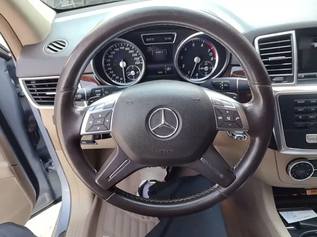 Mercedes-Benz M-Class — миниатюра 11