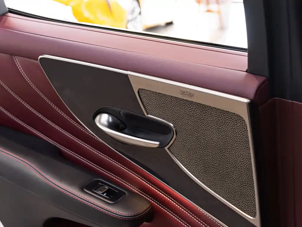 Lexus LS — миниатюра 18