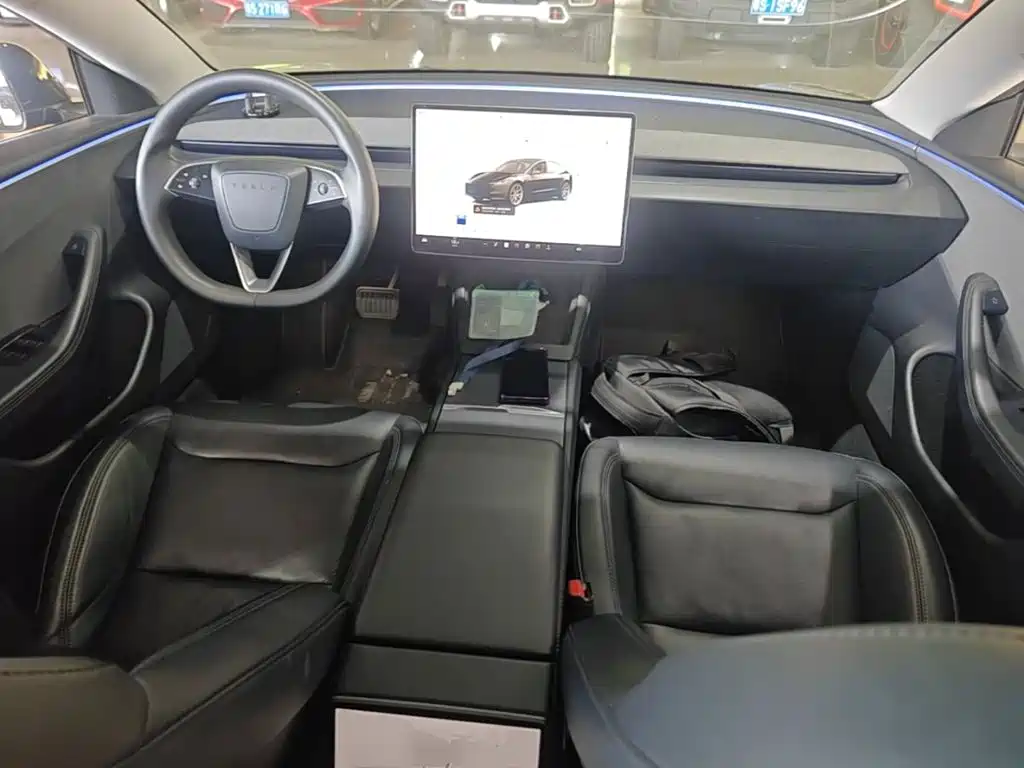 Tesla Model 3 — миниатюра 10