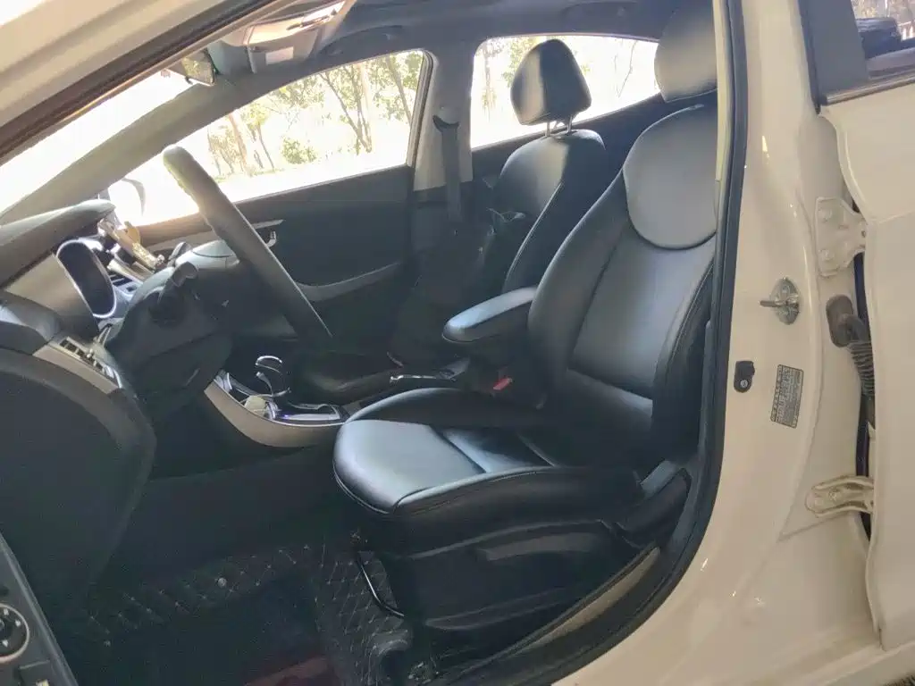 Hyundai Elantra Langdong — миниатюра 11