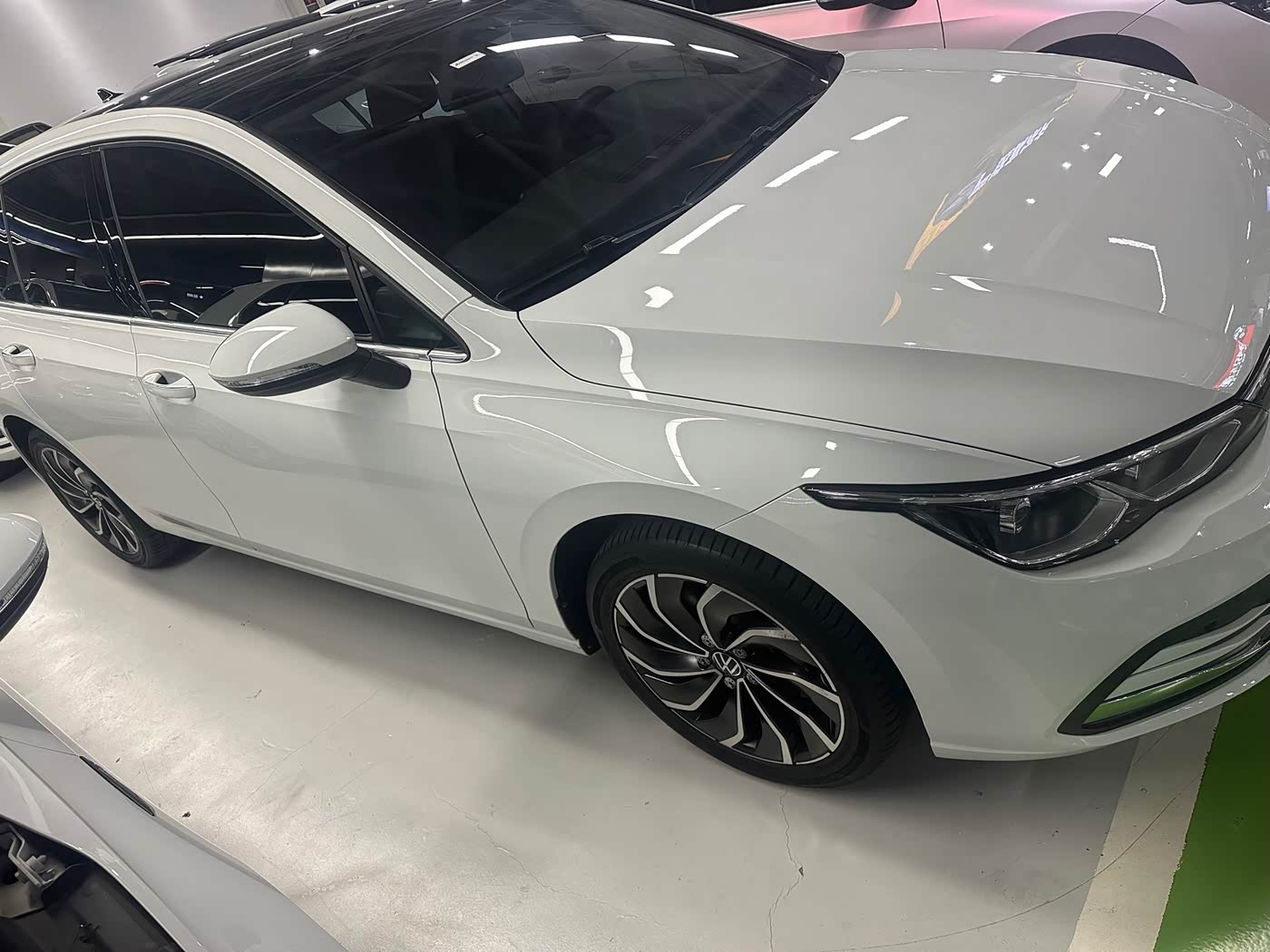 Volkswagen Golf 1.4 л 2022 г. Белый, пробег 30000 км