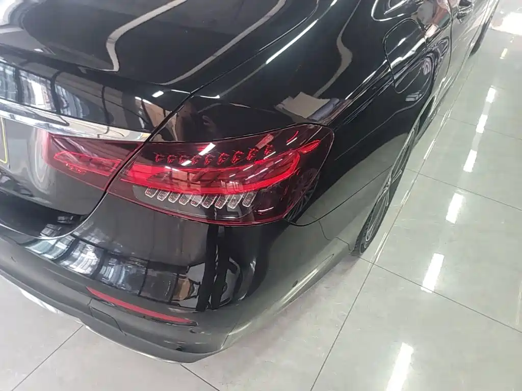 Mercedes-Benz E-Class — миниатюра 8