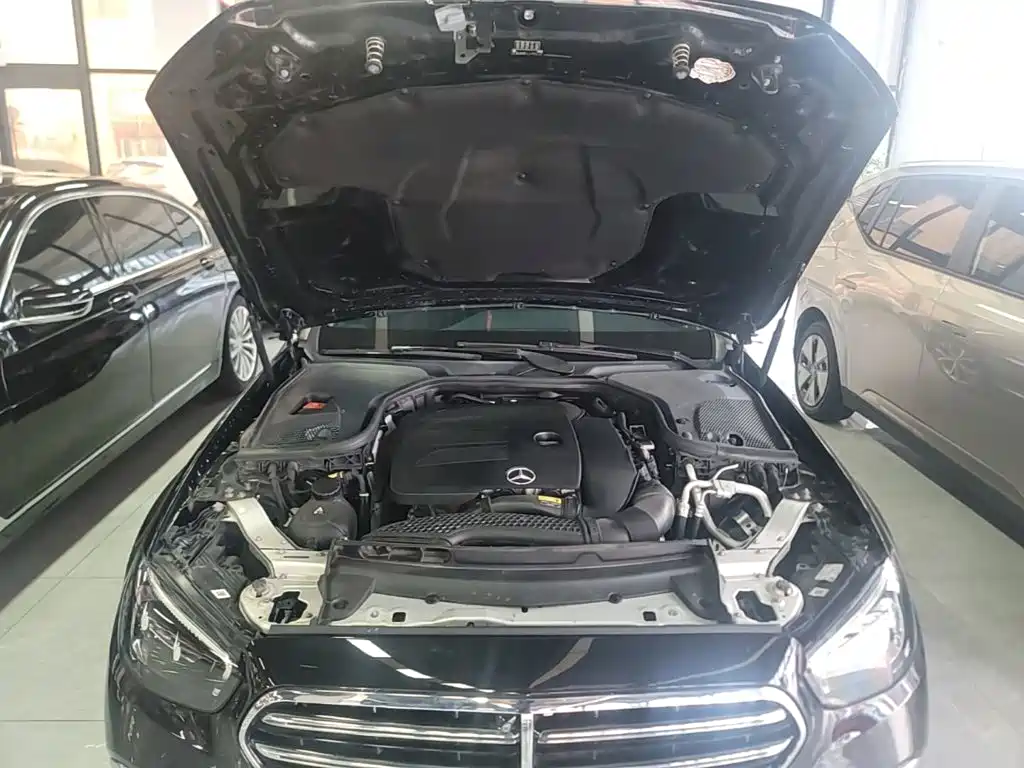 Mercedes-Benz E-Class — миниатюра 20