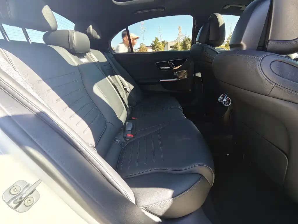 Mercedes-Benz C-Class — миниатюра 17