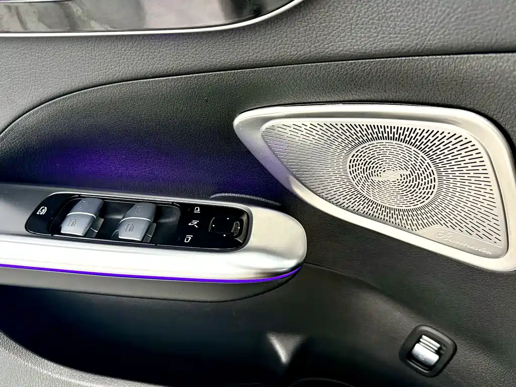 Mercedes-Benz C-Class — миниатюра 11