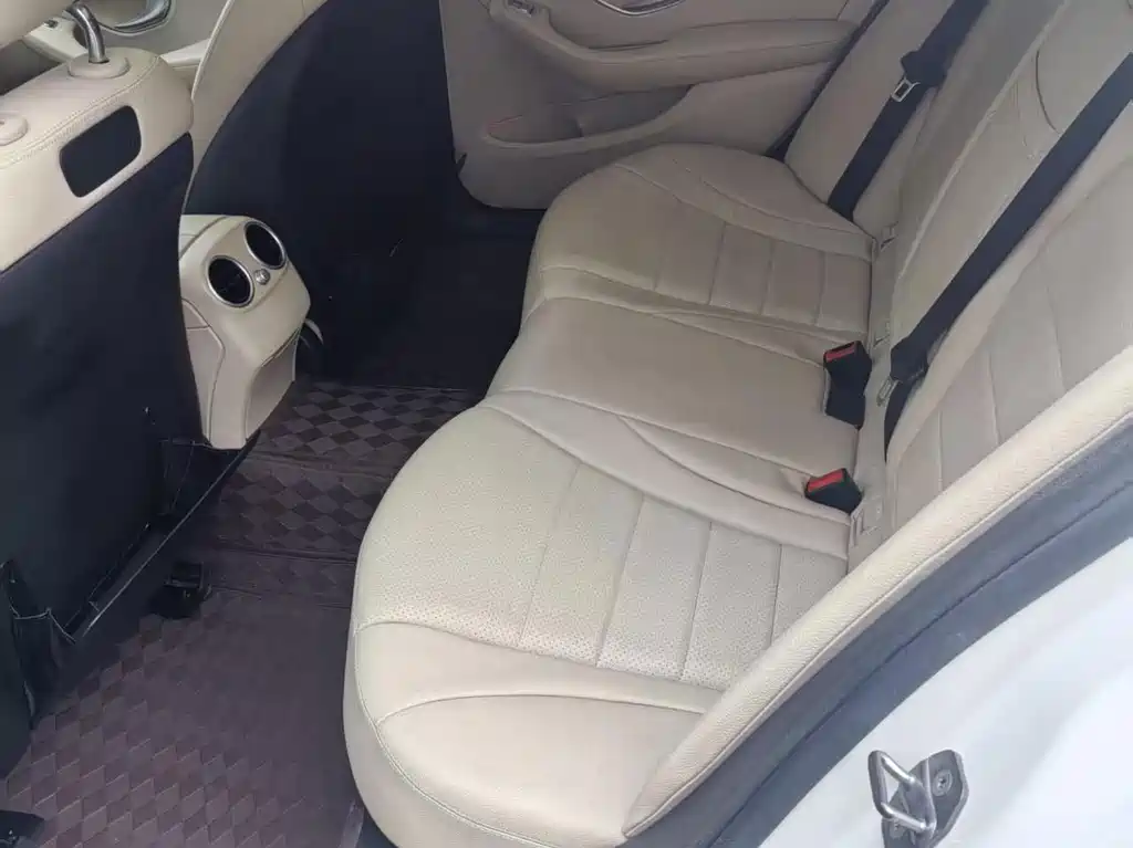 Mercedes-Benz C-Class — миниатюра 6