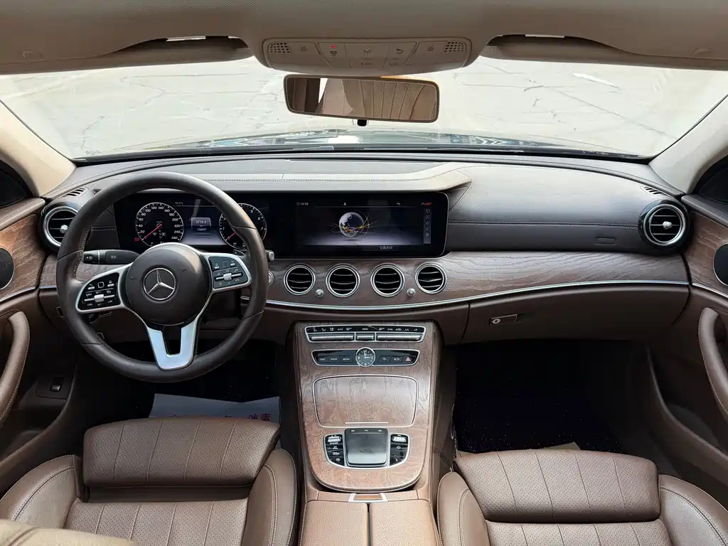 Mercedes-Benz E-Class — миниатюра 7