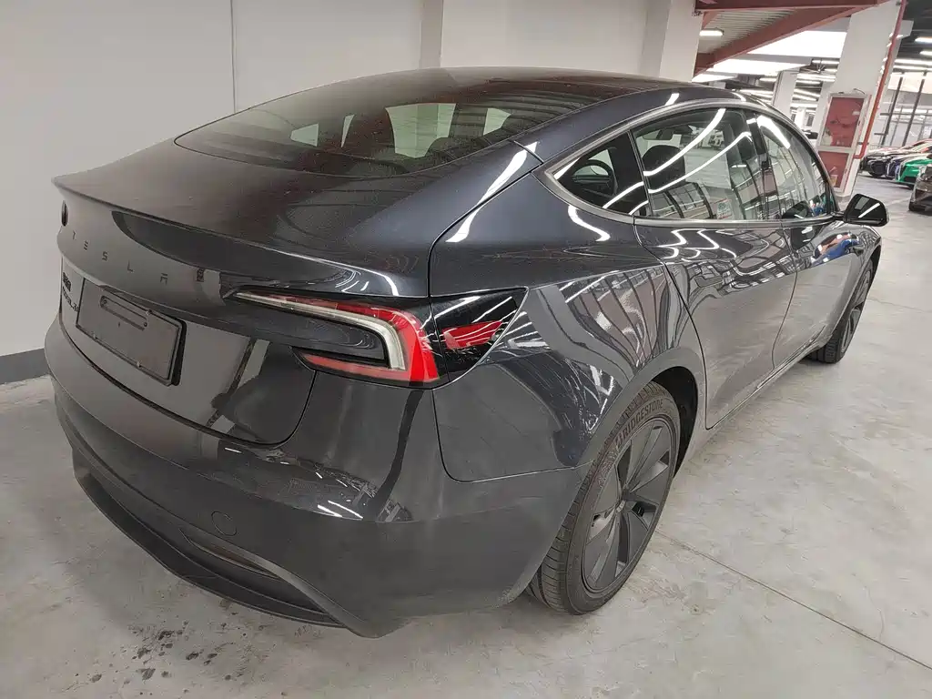 Tesla Model 3 — миниатюра 15
