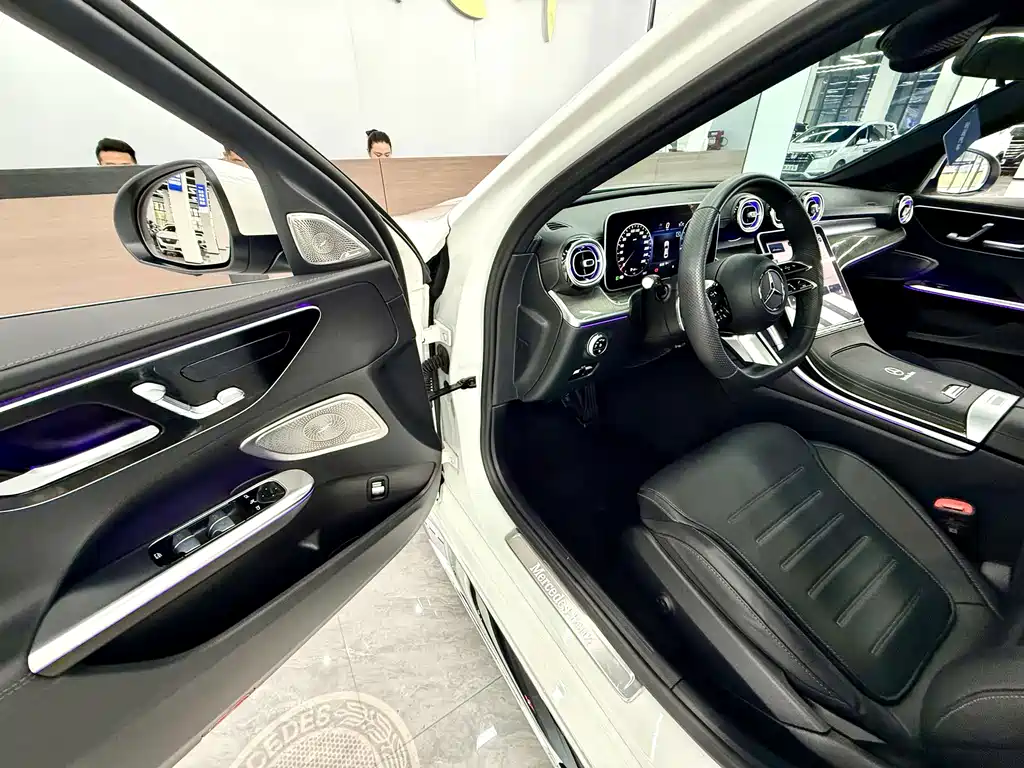 Mercedes-Benz C-Class — миниатюра 13