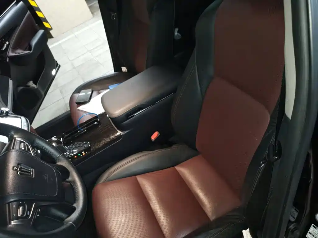 Toyota Crown — миниатюра 11
