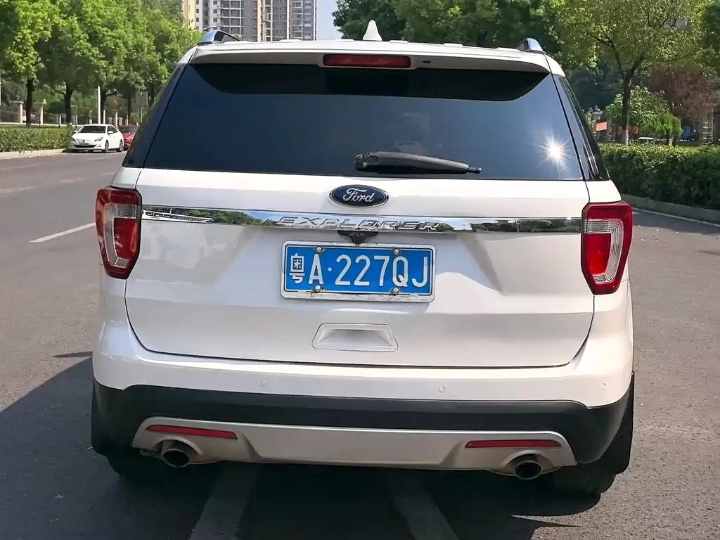 Ford Explorer (Import) — миниатюра 9