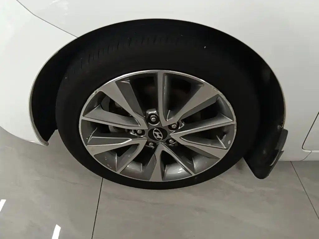 Hyundai Elantra Langdong — миниатюра 23