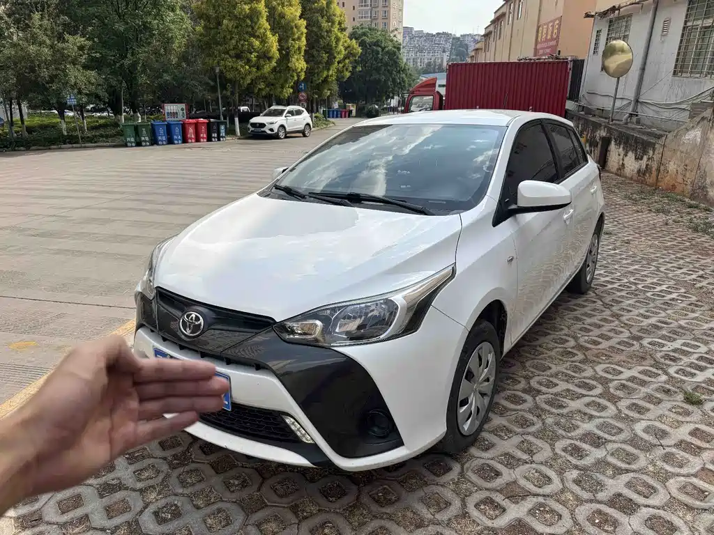 Toyota Yaris L 2022