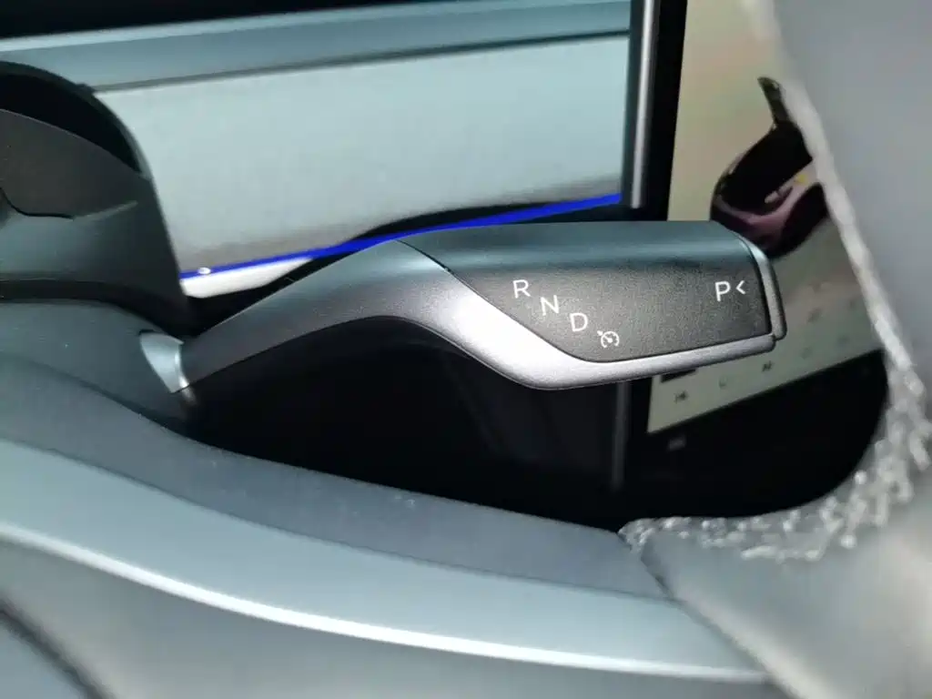 Tesla Model Y — миниатюра 14