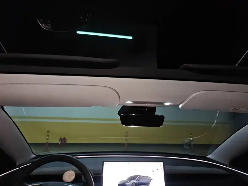 Tesla Model 3 — миниатюра 14