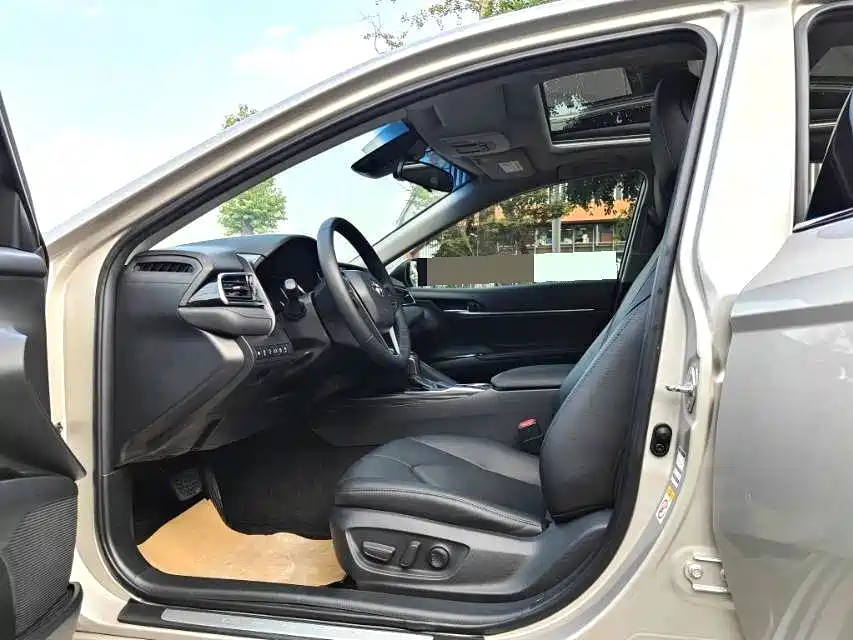 Toyota Camry — миниатюра 7