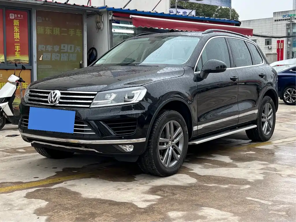 VOLKSWAGEN TOUAREG