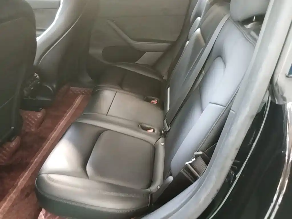 Tesla Model Y — миниатюра 17