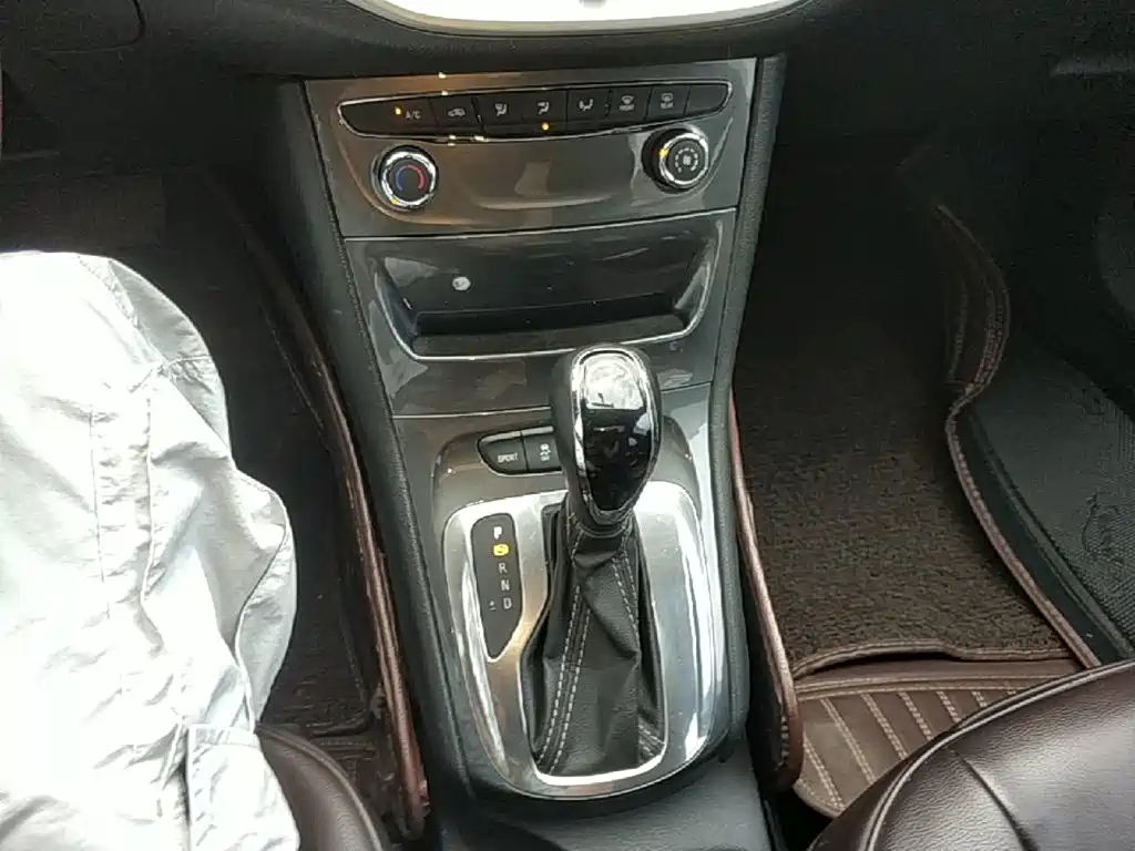 Buick Verano — миниатюра 14
