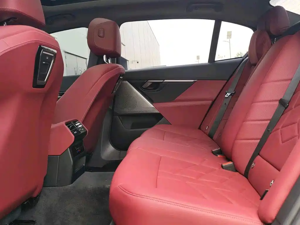 BMW i5 — миниатюра 11
