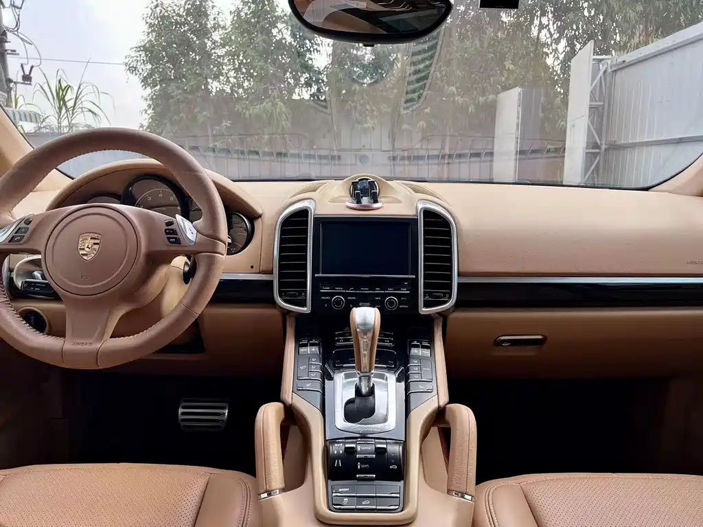 Porsche Cayenne — миниатюра 11